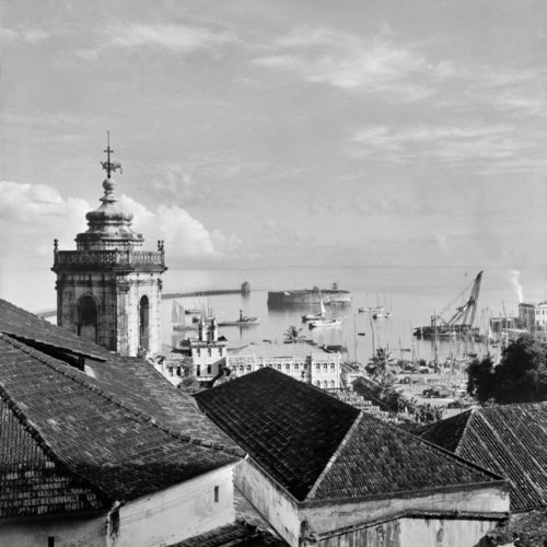 Uma das imagens da instalação. Porto dos Saveiros, Salvador, Brasil (1946 - 1948). Fotografia de Pierre Verger cedida pela Fundação Pierre Verger. 