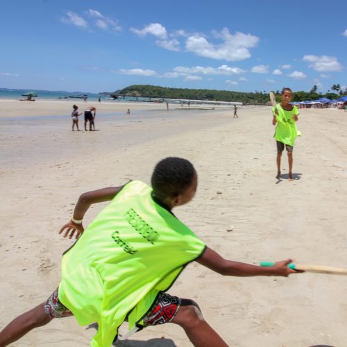 Projeto Sou Verão, na praia de São Tomé de Paripe, Subúrbio Ferroviário de Salvador. Foto Erik Salles / assessoria do projeto