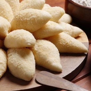 Les délices culinaires de Bahia: le “pãozinho delícia” (le petit pain délicieux)